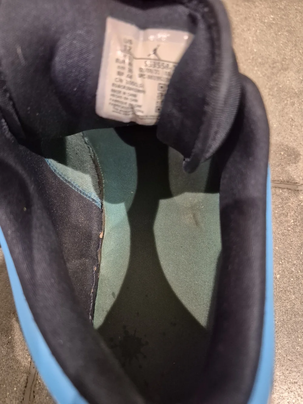 Nike Air Jordan Unc Low-Top Sneakers in Blue with Black and Cream Accents
